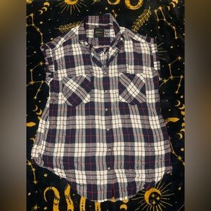 Collard sleeveless plaid top